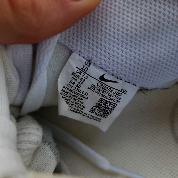 Woman's ll white nikes - Picture 8 of 10